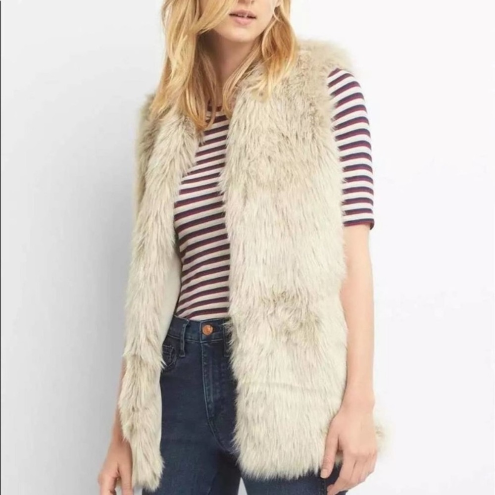 Gap Cream Faux Fur Vest Size Medium